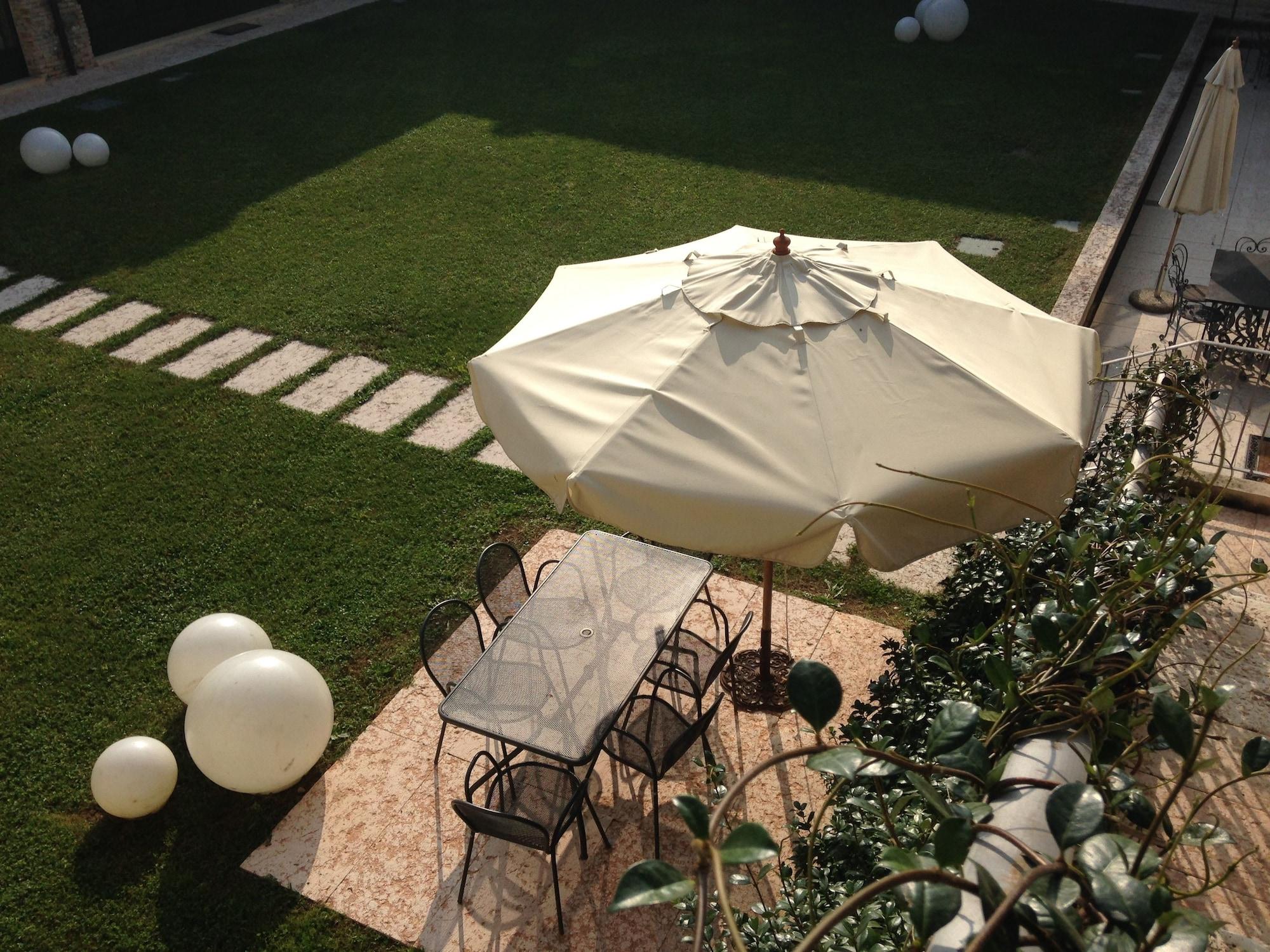 Relais Corte Paradiso بسكييرا ديل غاردا المظهر الخارجي الصورة